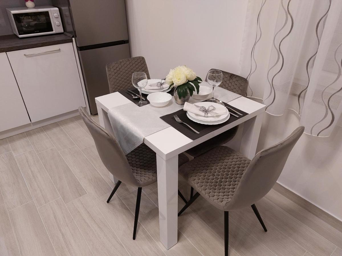 Apartment Hrzic Malinska Bagian luar foto