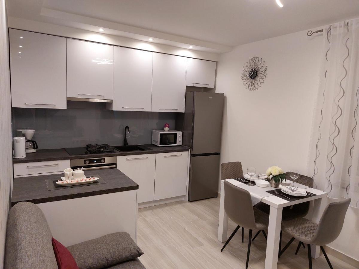 Apartment Hrzic Malinska Bagian luar foto
