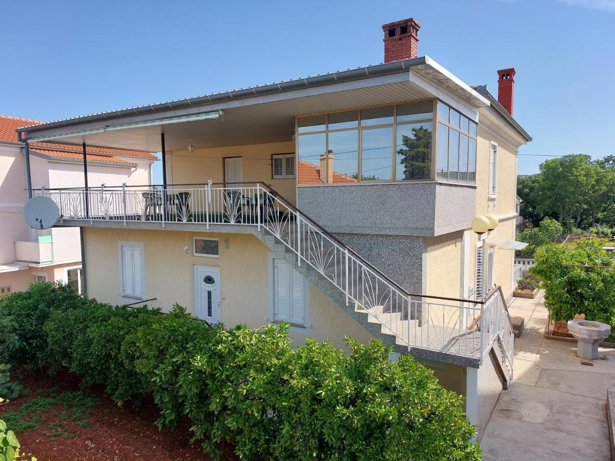 Apartment Hrzic Malinska Bagian luar foto